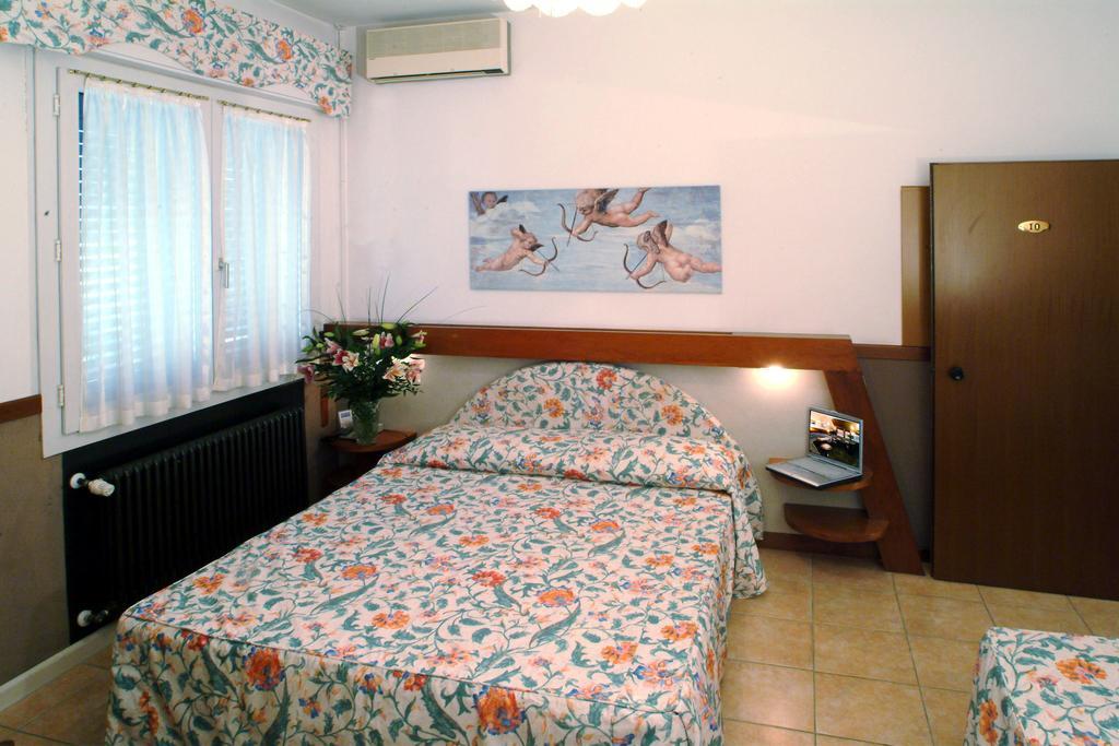 Hotel Roma Marghera Esterno foto