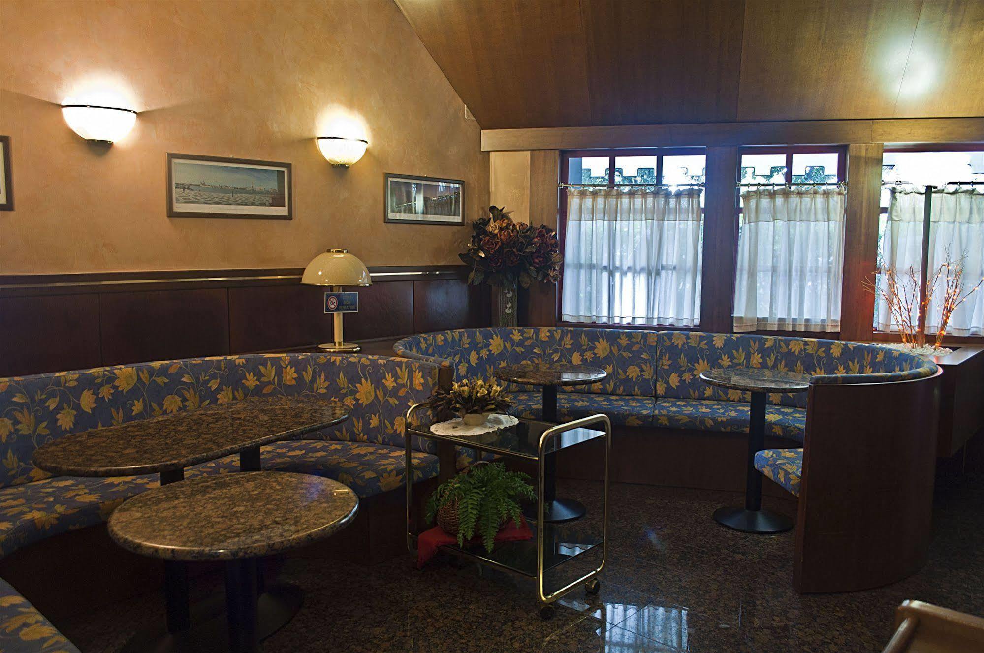 Hotel Roma Marghera Esterno foto