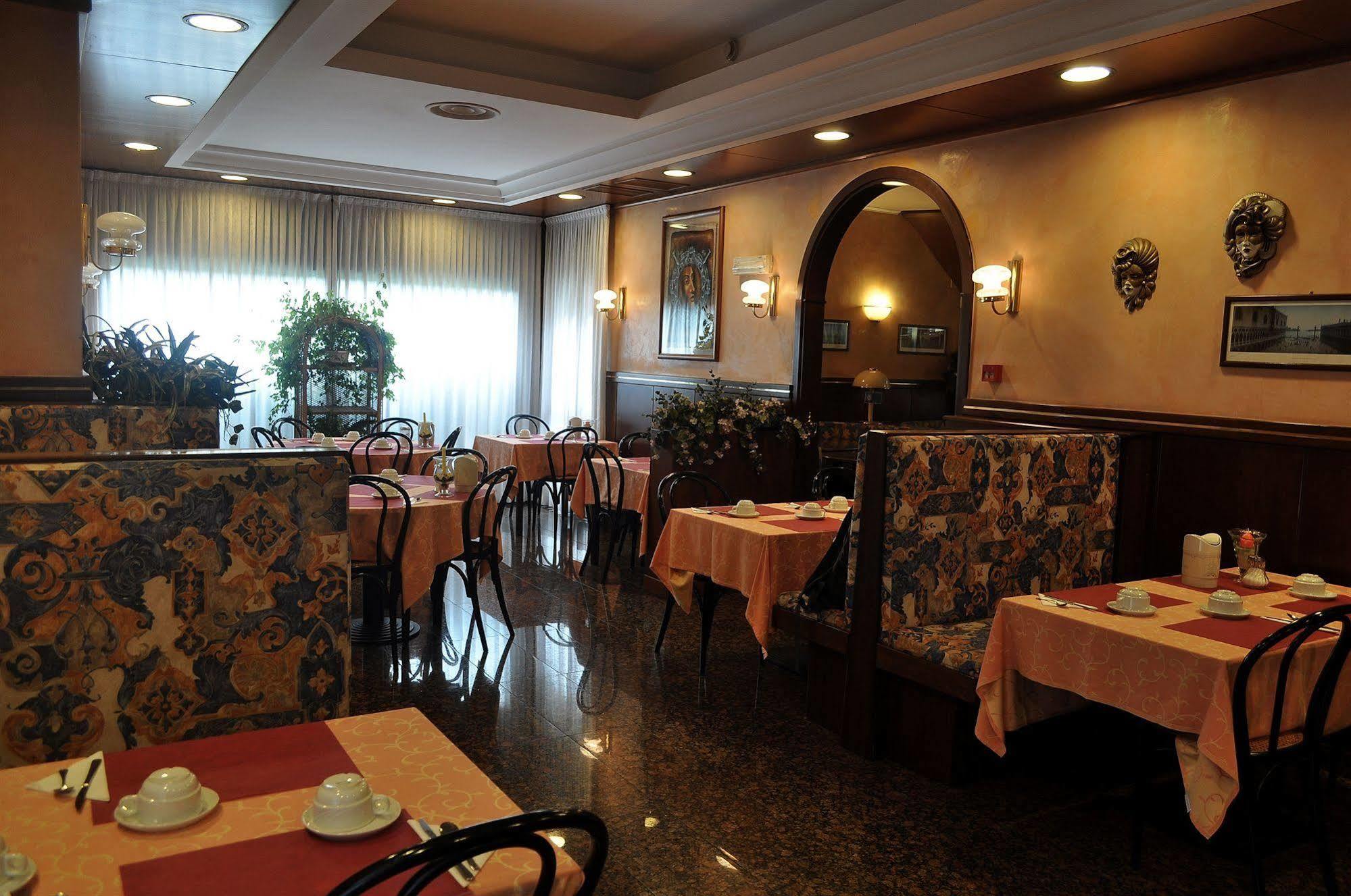 Hotel Roma Marghera Esterno foto