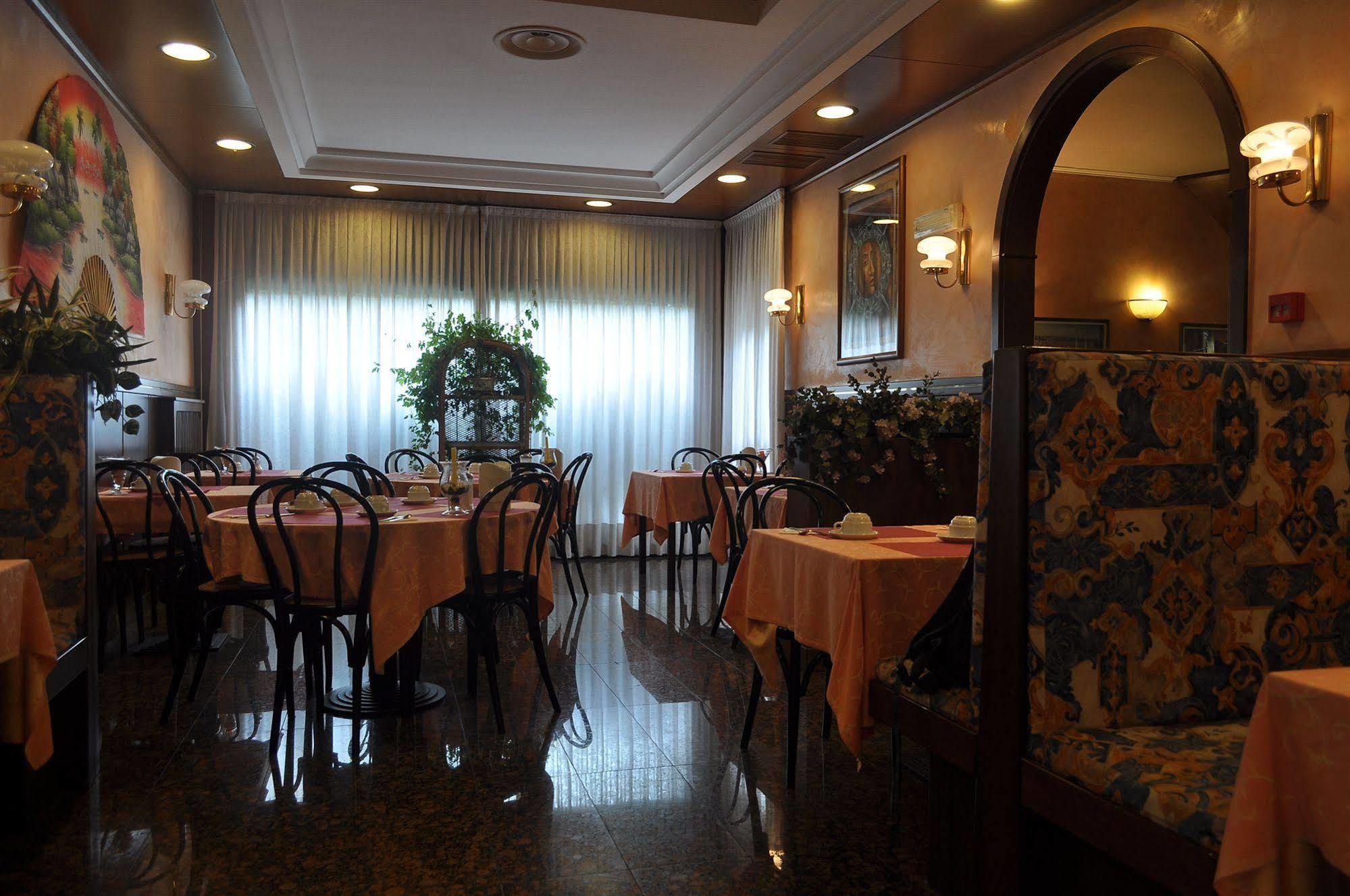 Hotel Roma Marghera Esterno foto